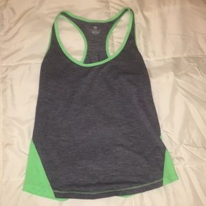 Old Navy semi-fitted active top